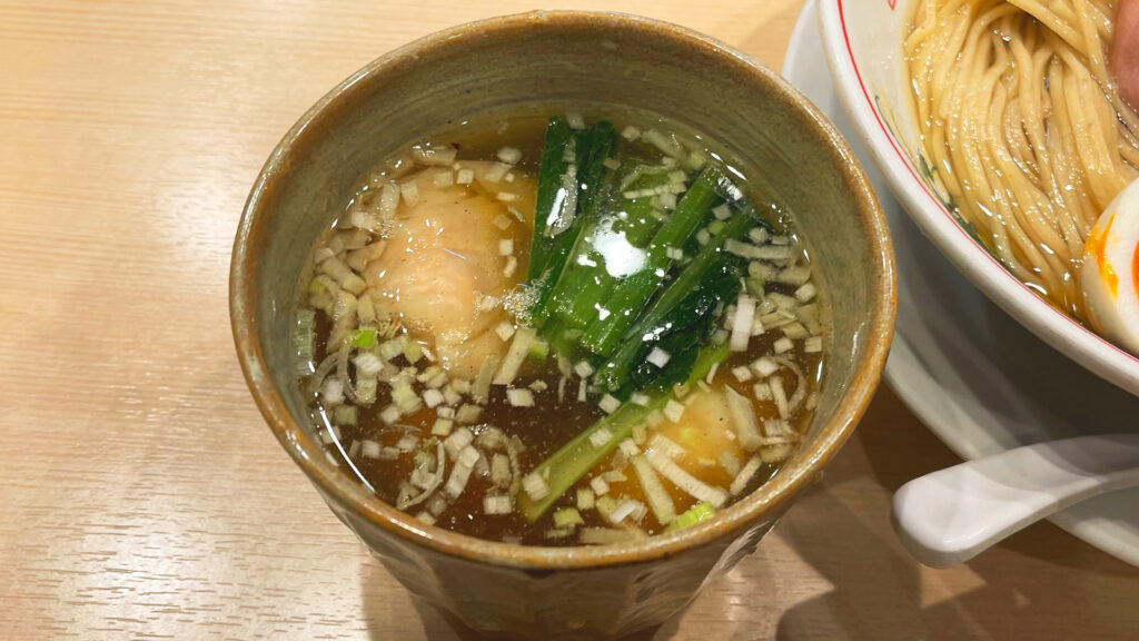 金龍の鰹昆布水つけ麺の浸け汁