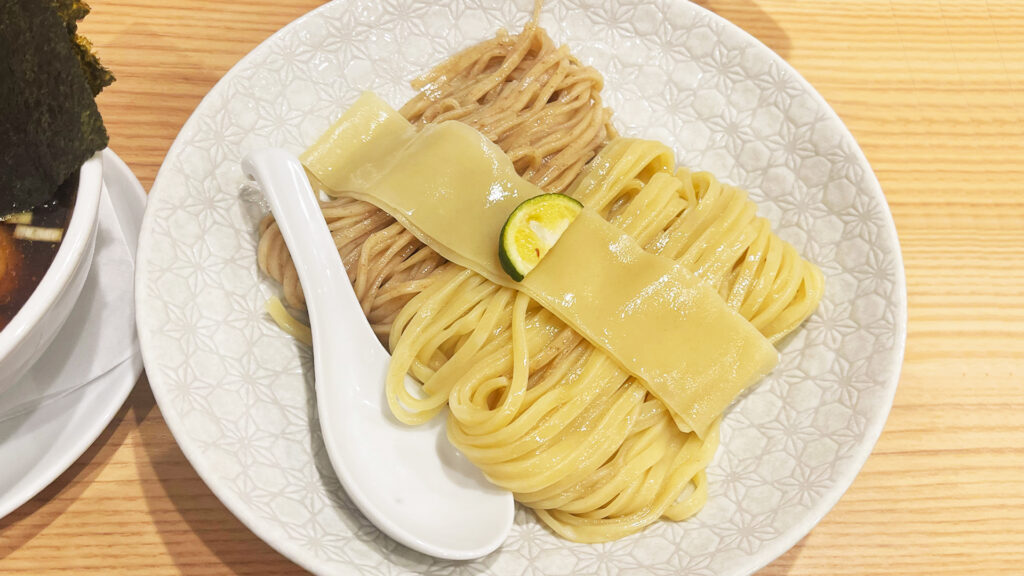 麺や麦ゑ紋の合盛りつけ麺1